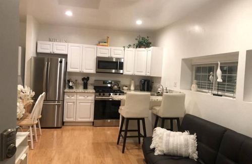Northridge Apartment | Cozy Northridge Apartment Near CSUN, Transportation, and Shopping