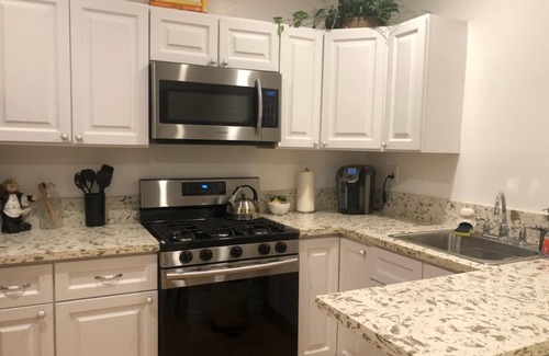 Northridge Apartment | Cozy Northridge Apartment Near CSUN, Transportation, and Shopping