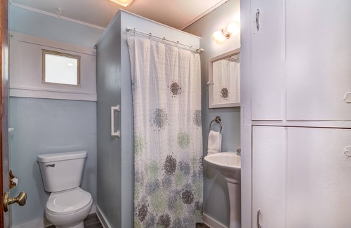 Northwoods Beach House | Cozy Northwoods cabin, steps away from Lac Courte Oreilles!!