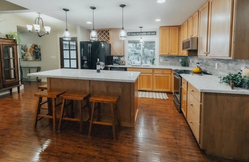 Carlton House | Cozy NW Getaway - Only 2 Blocks from Downtown