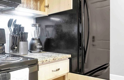 Paw Creek House | Cozy Oasis 1BR Near Everything w/Free parkingnn