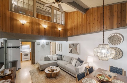 Shelton Condo | Cozy Oasis 3bed 2 bath Sleeps 7 TV 75” Haven Pool Trails