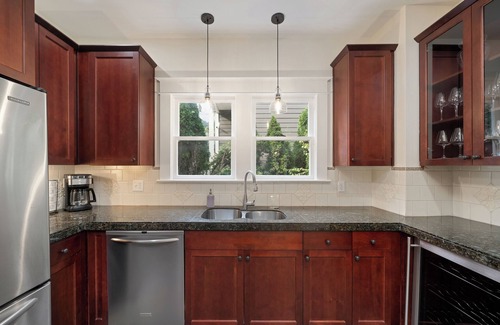 Corbett - Terwilliger - Lair Hill House | Cozy Oasis - 5BD/2BA Craftsman Home - Arcade- Near Oregon Zoo & Attractions