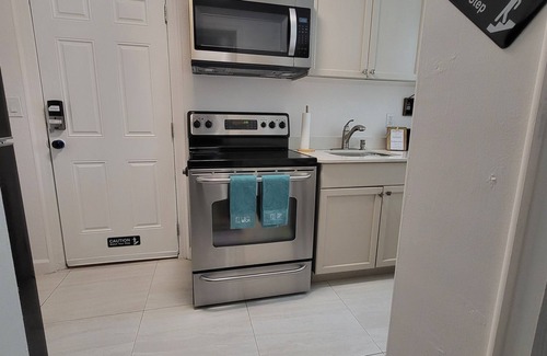Bay Crest Park Apartment | Cozy Oasis centrally located to Tampa Bay Beaches