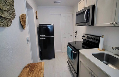 Bay Crest Park Apartment | Cozy Oasis centrally located to Tampa Bay Beaches