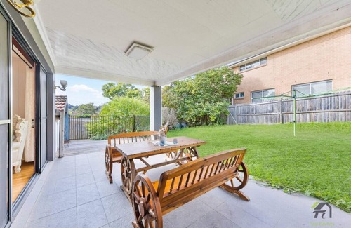 Ryde House | Cozy Oasis in Great Location with fun