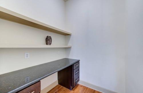 Astrodome Apartment | Cozy Oasis Pool Gym Wi-Fi Pets OK Near NRG