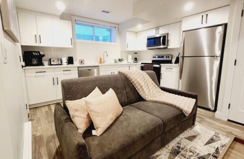 Saskatoon Apartment | Cozy Oasis: Tranquility in the Prairies!n