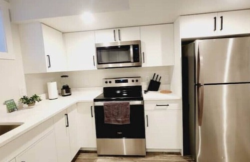 Saskatoon Apartment | Cozy Oasis: Tranquility in the Prairies!n