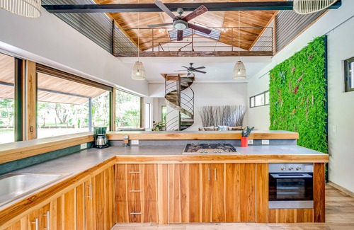 Matapalo House | Cozy oasis with lush yard, private pool, full kitchen & washer/dryer