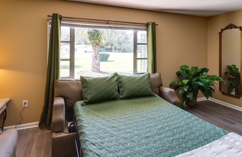 Silver Springs Shores House | Cozy Ocala Home w/ Game Room ~ 11 Mi to Downtown!