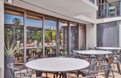 Mid Beach Apartment | Cozy Ocean View Condo Beach Service and Pool 808