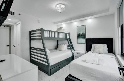 Mid Beach Apartment | Cozy Ocean View Condo Beach Service and Pool 808