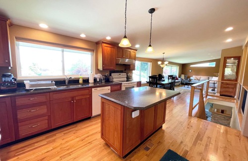 Cordova Bay House | Cozy Ocean view home one block from Cordova Bay beach