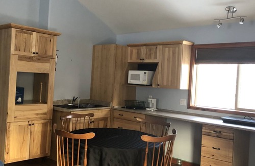 Courtenay Cottage | Cozy ocean view retreat is located on the beautiful seaside walking biking trail