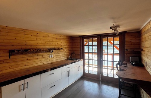 Long Harbour House | Cozy Oceanfront Paradise: Hot Tub, Sauna & Private Dock – 5 Min to Town!