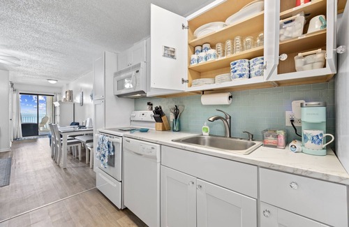 Crescent Beach Condo | ⭐Cozy Oceanfront⭐2 Bed/2 Bath 1st Floor⭐Hot Tub & Pool!⭐Updated Bath w/King Bed⭐