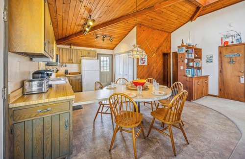 Rodanthe House | Cozy Oceanfront Cottage w/Books, Games, TVs, Stunning Views. Right on the Beach
