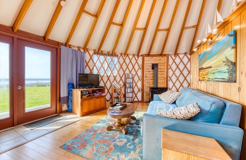 Bay City House | Cozy Oceanfront Yurt with Private Hot Tub - Dogs Welcome