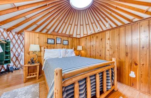 Bay City House | Cozy Oceanfront Yurt with Private Hot Tub - Dogs Welcome