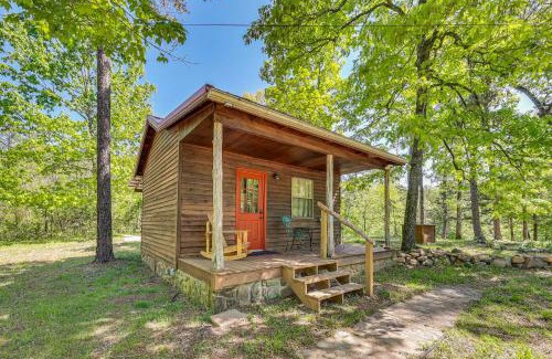 Pine Ridge House | Cozy Oden Oasis with On-Site Fishing Creek and Deck!