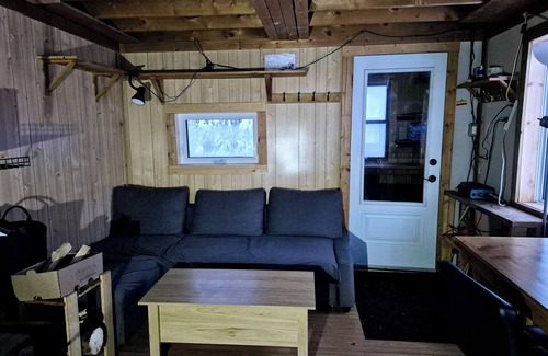 Yukon Cabin | Cozy Off-Grid Cabin in West Dawson! Experience this unique lifestyle!