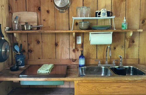 Monroe Cabin | Cozy Off Grid Cabin near the Blueridge Parkway and Appalachian Trail.