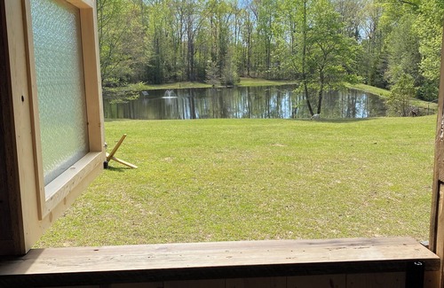 Greenwood Cabin | Cozy Off Grid Cabin w/pond for fishing.