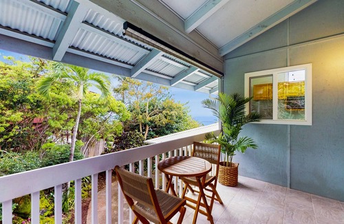 Kailua-Kona Apartment | Cozy ohana studio with lush landscaping, lanai with ocean views, gazebo, firepit