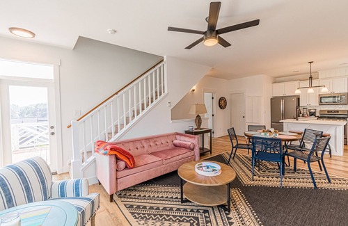 Logsden House | Cozy Olivia Beach 3 Bedroom No Cleaning Fee