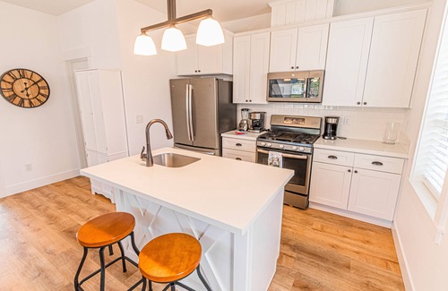 Logsden House | Cozy Olivia Beach 3 Bedroom No Cleaning Fee