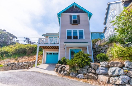 Logsden House | Cozy Olivia Beach 3 Bedroom No Cleaning Fee