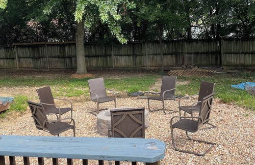 Clarksville House | Cozy on Cory: Charming 3-bedroom house with WiFi, AC in enjoyable Clarksville