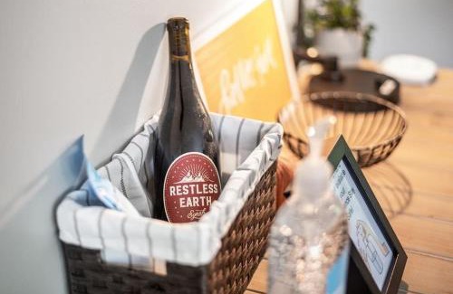 Apex House | Cozy on Ger Maine St 1 Mile From Downtown Apex