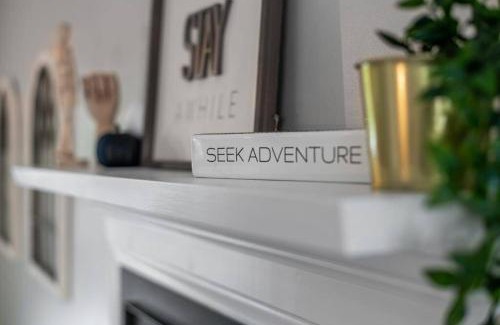 Apex House | Cozy on Ger Maine St 1 Mile From Downtown Apex