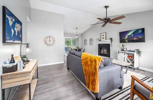 Apex House | Cozy on Ger Maine St 1 Mile From Downtown Apex