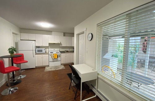 Newton House | Cozy One Bed Suite With Private Entire