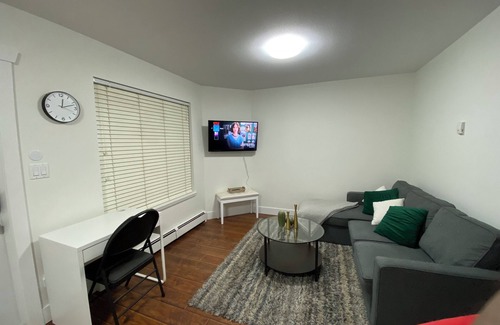 Newton House | Cozy One Bed Suite With Private Entire