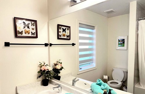 Markham House | Cozy one bed with private bath