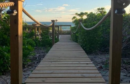 Melbourne Beach Apartment | Cozy One Bedroom Beachfront Apartment in Melbourne Beach Florida!
