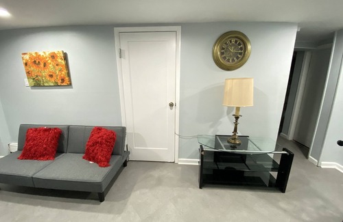 North Bergen Apartment | Cozy One Bedroom apt Close2all fun, 20minutes 2 NY, 7mins. Via NY WaterwayFerry.