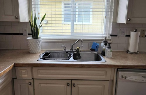 Richmond House | Cozy One Bedroom Available In Richmond! 🏡✈