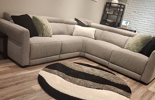North York House | Cozy one bedroom basement apartment with kitchen, private bathroom, family room