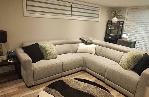 North York House | Cozy one bedroom basement apartment with kitchen, private bathroom, family room