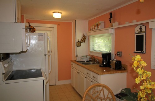 Fort Pierce North Cottage | Cozy One Bedroom Cottage on The Indian River Lagoon "Old Florida Charm"