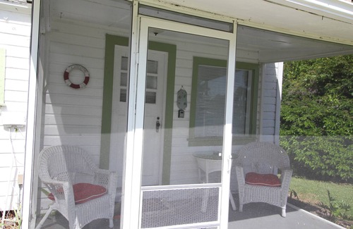 Fort Pierce North Cottage | Cozy One Bedroom Cottage on The Indian River Lagoon "Old Florida Charm"