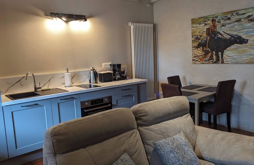 Soyaux House | Cozy, one-bedroom, fenced garden, communal pool, couples