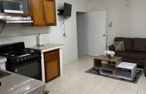 Lambeau Apartment | Cozy one bedroom garden sides