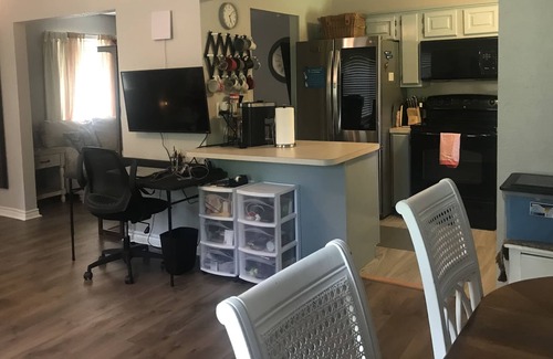Bullard House | Cozy one bedroom in cute cottage house 12 minutes to Tyler Tx