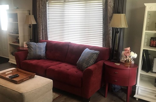 Bullard House | Cozy one bedroom in cute cottage house 12 minutes to Tyler Tx